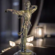 Миниатюра «Джигит, танцующий лезгинку» из бронзы — необычный подарок — фотография 1