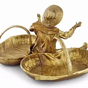 Бронзовая ваза-статуэтка «Мальчик с двумя корзинами» — необычный подарок — фотография 3