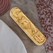 На память: Флешка «Леопард» с гравировкой по дереву — фотография 1