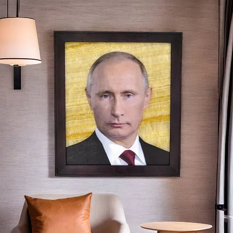 Картина «В.В. Путин» на ониксе в рамке из ясеня — необычный подарок