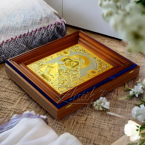 На память: Владимирская икона Божией Матери /в киоте/. Златоуст
