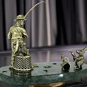 Бронзовая композиция «Рыбак» с зайцем и змеевиком — оригинальный подарок — фотография 1