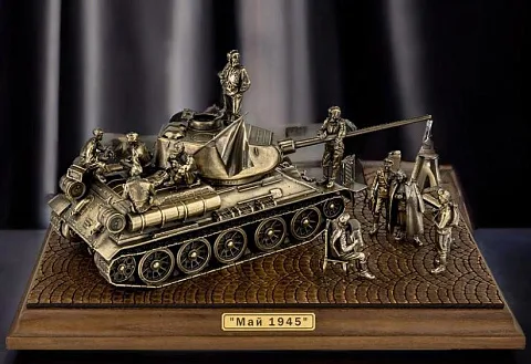 Диорама «Май 1945 года. Победа в Берлине», бронза и ясень, 1:35 — красивый подарок
