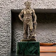 На память: Бронзовая статуэтка «Шахтёр с отбойным молотком» на подставке — фотография 1