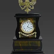 Настольные часы «Герб» из тигрового глаза и долерита — необычный подарок — фотография 3