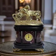 Каминные часы «Кони на воле» из креноида — оригинальный подарок — фотография 1