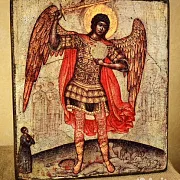 Подарочная икона "Архангел Михаил попирающий диавола" — фотография 1
