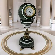 На память: Винтажные настольные часы «Антистресс» — фотография 1