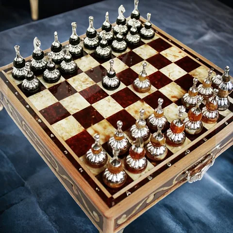 Шахматы «Янтарь» — необычный подарок